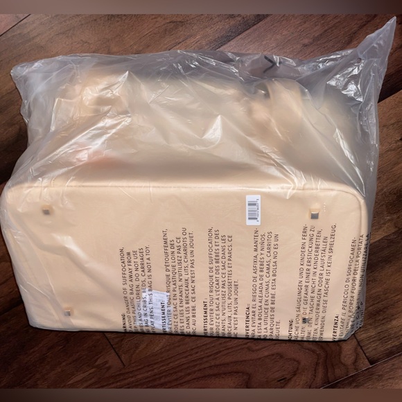 NWT BEIS Mini Weekender in Beige - Picture 6 of 7